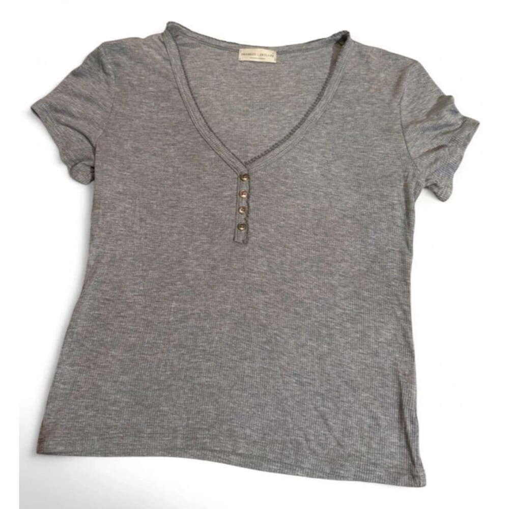 Frankee & Skylarr Soft V-Neck